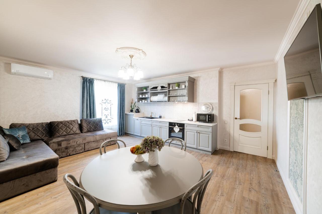 Lux Apartment On Duhnovicha Street .Free Parking. أوزهورود المظهر الخارجي الصورة