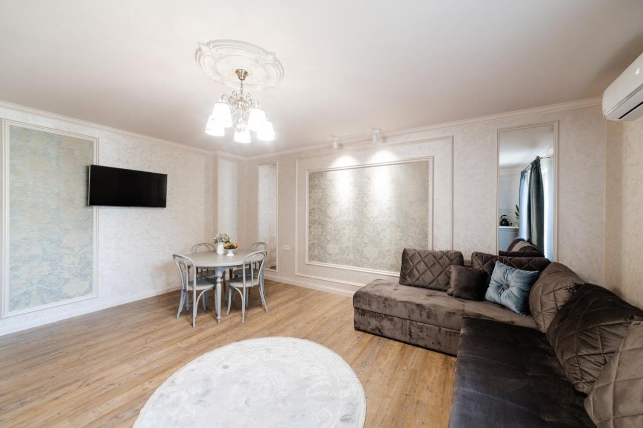 Lux Apartment On Duhnovicha Street .Free Parking. أوزهورود المظهر الخارجي الصورة