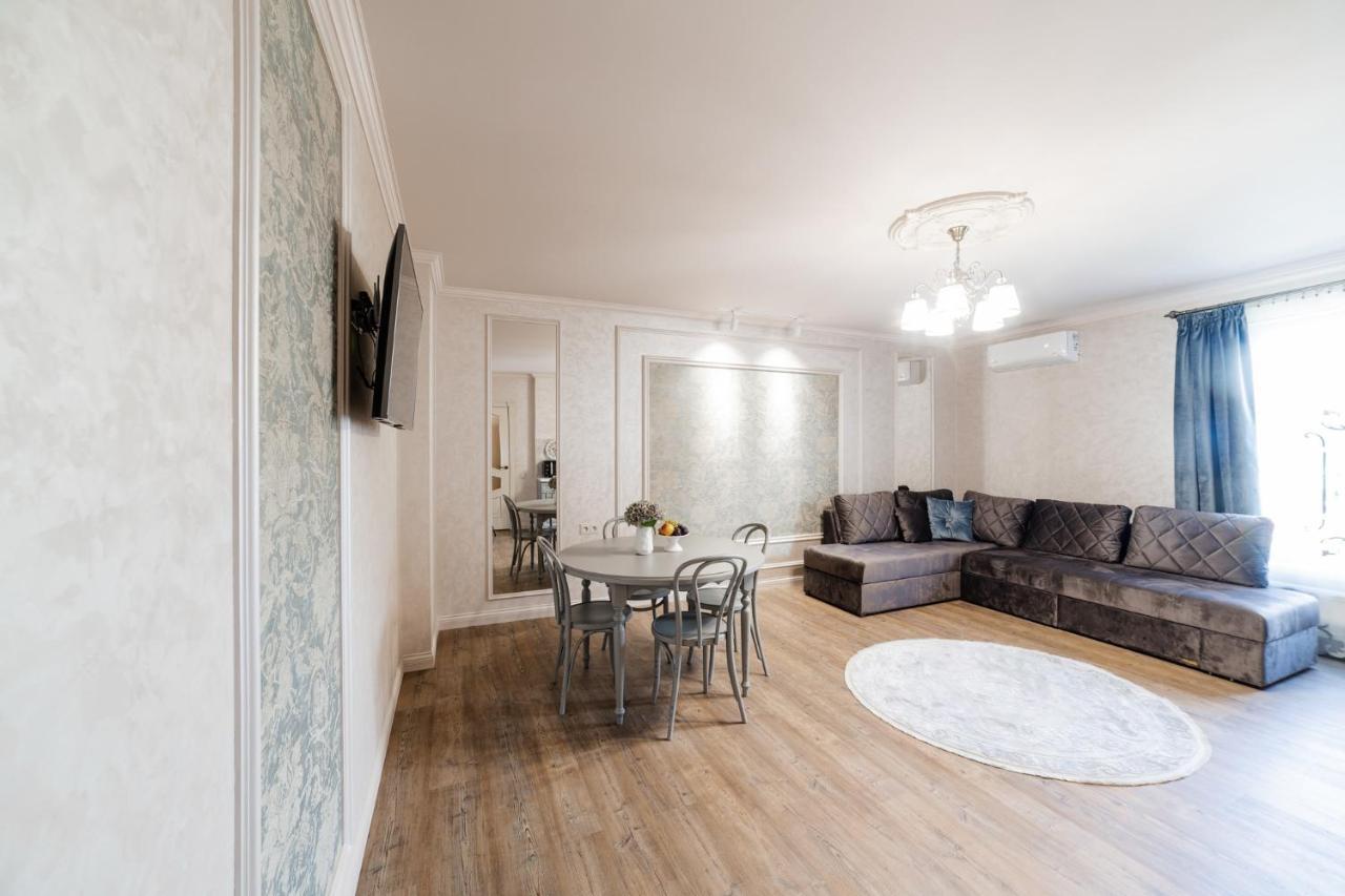 Lux Apartment On Duhnovicha Street .Free Parking. أوزهورود المظهر الخارجي الصورة