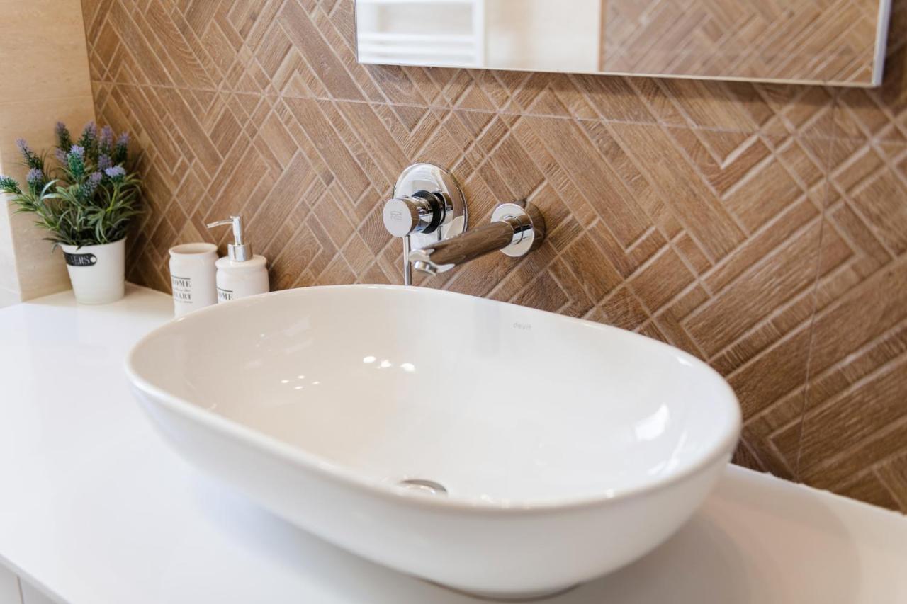 Lux Apartment On Duhnovicha Street .Free Parking. أوزهورود المظهر الخارجي الصورة