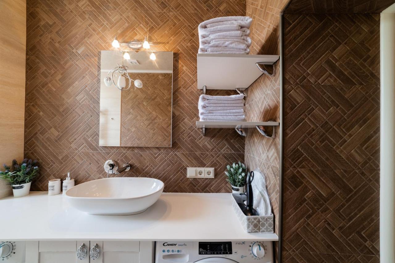Lux Apartment On Duhnovicha Street .Free Parking. أوزهورود المظهر الخارجي الصورة